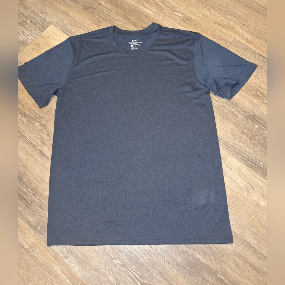 The Nike Tee Men's Medium Navy Blue Short Sleeve Shirt New w/out Tags!